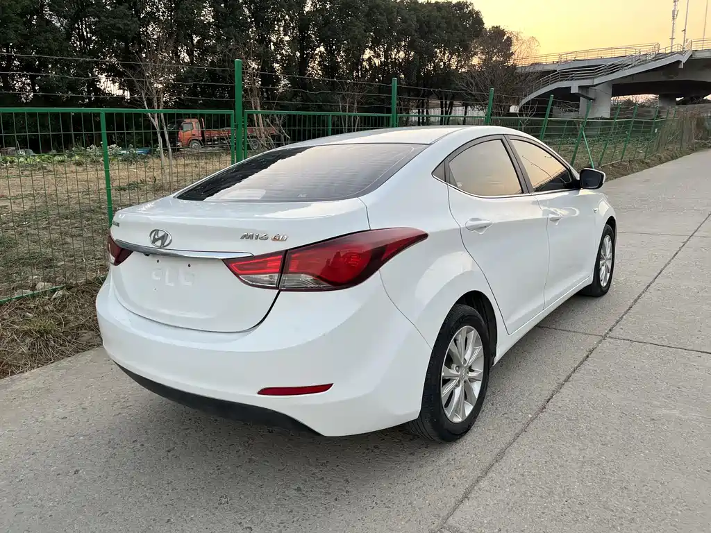 Hyundai Elantra 2017 — фото 13