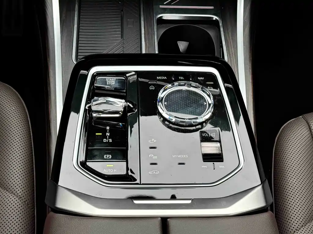 BMW 7 Series 2024 — фото 12