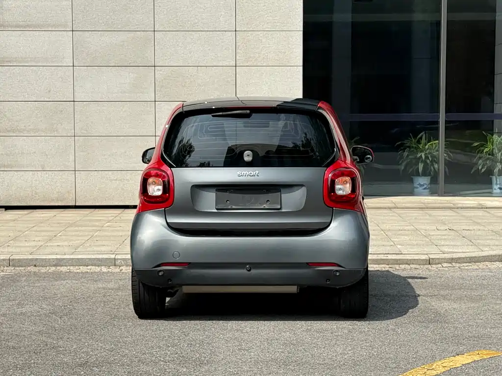 smart Fortwo 2017 — фото 15