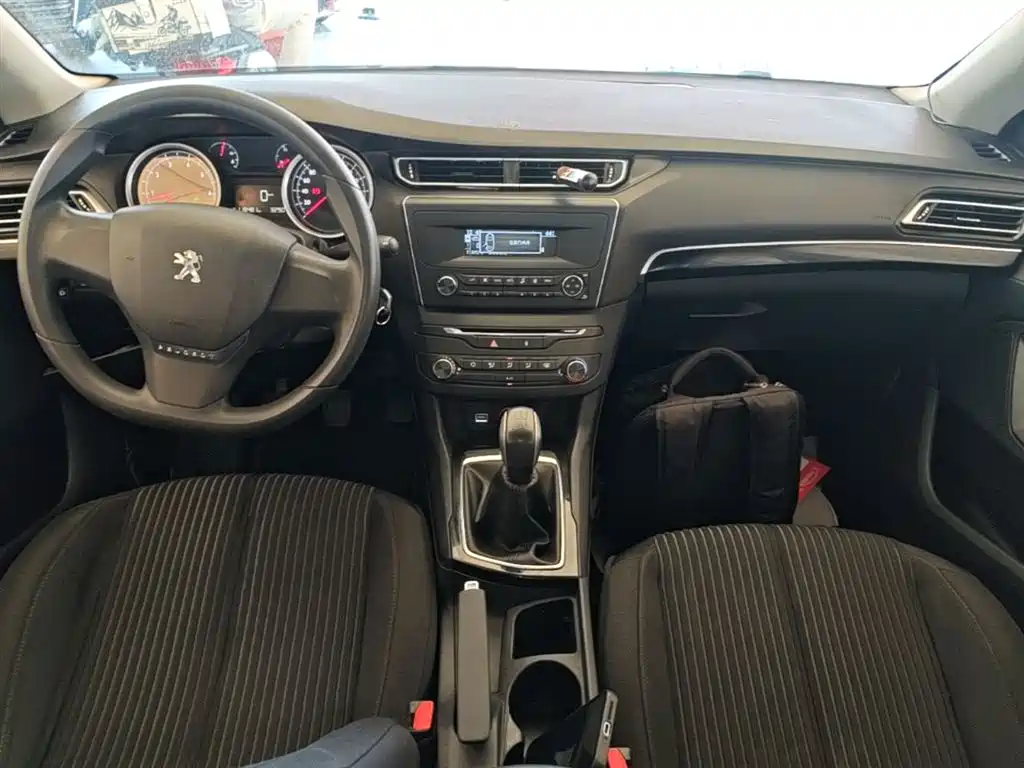 Peugeot 408 2015 — фото 10