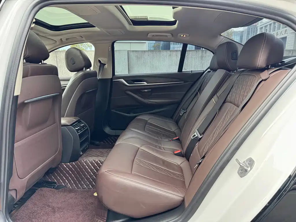 BMW 5 Series 2020 — фото 13