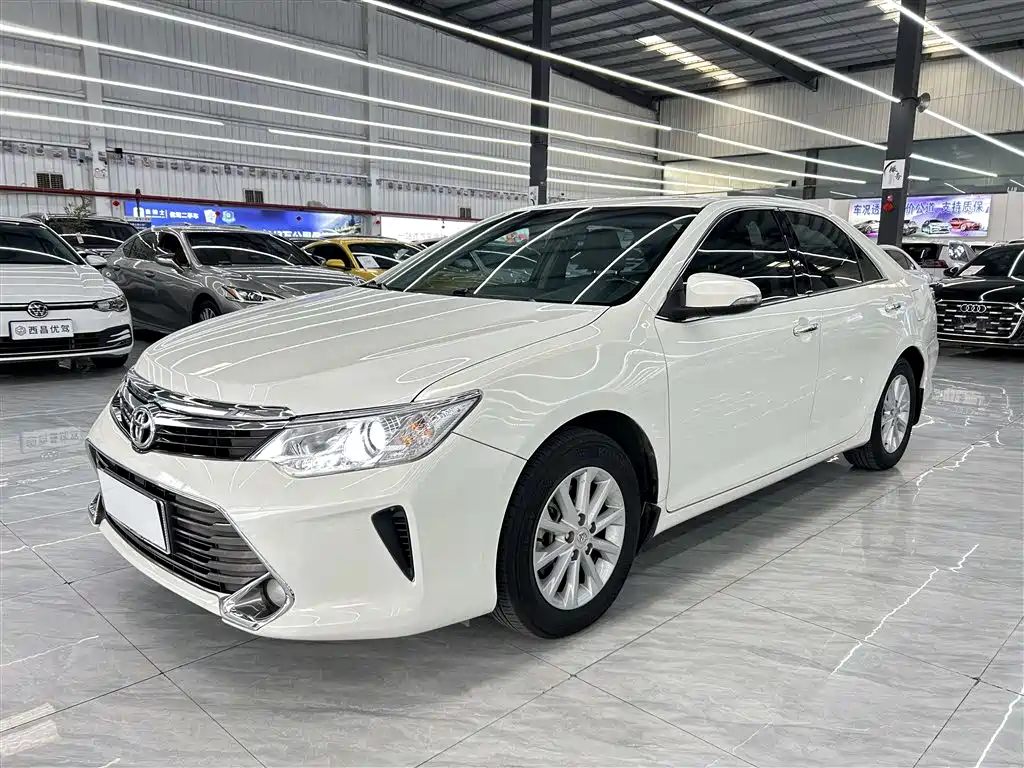 Toyota Camry 2017 — фото 1