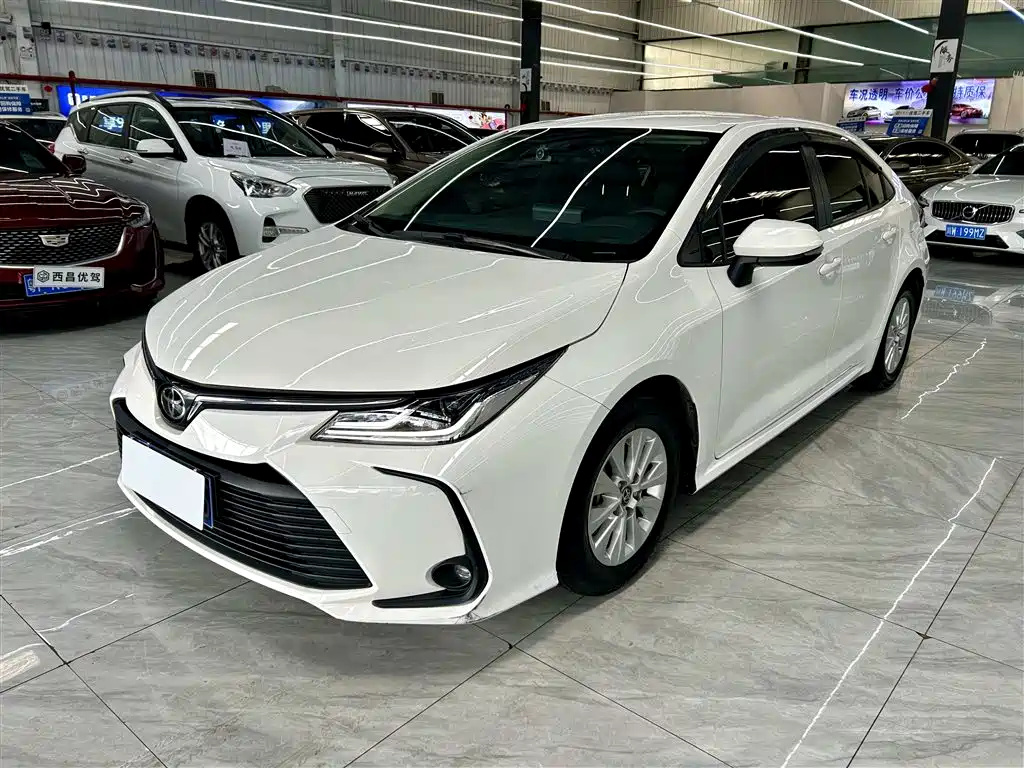 Toyota Corolla 2023 — фото 1