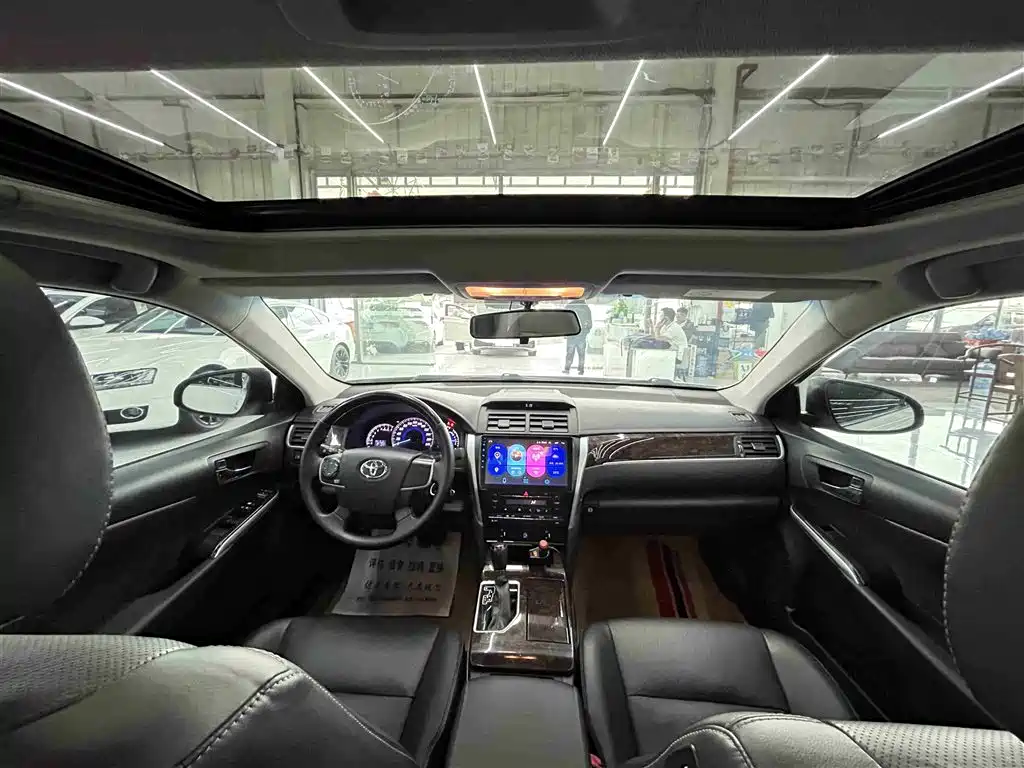 Toyota Camry 2017 — фото 9