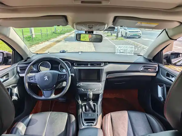 Peugeot 408 2016