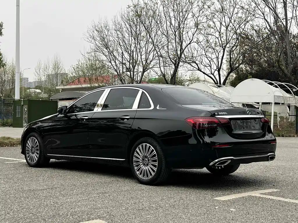 Mercedes-Benz E-Class 2023 — фото 16