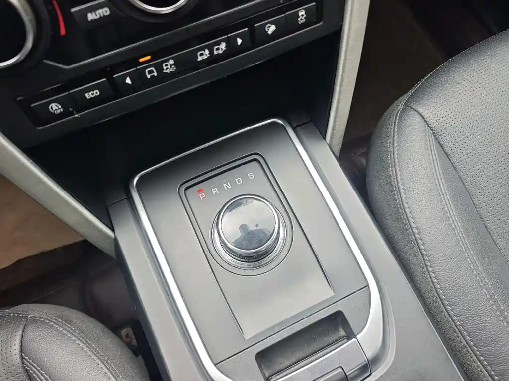 Land Rover Discovery Sport 2018 — фото 14