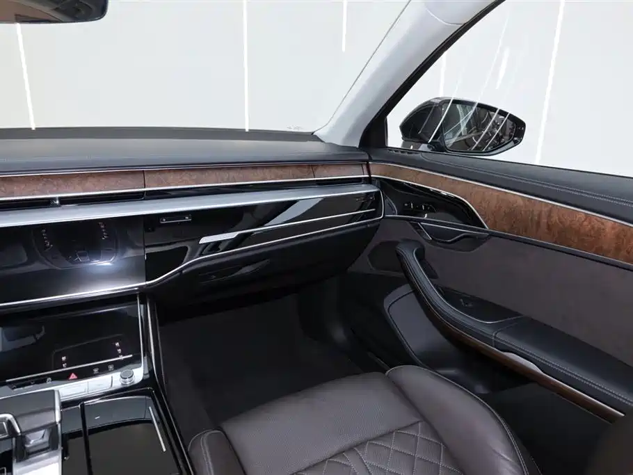 Audi A8 2023 — фото 31