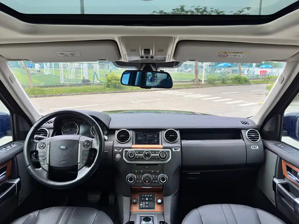 Land Rover Discovery 2015 — фото 10