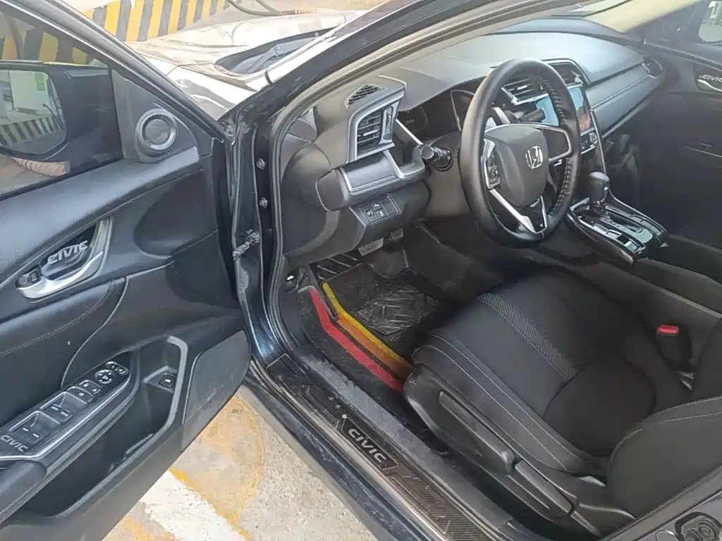 Honda Civic 2018 — фото 12