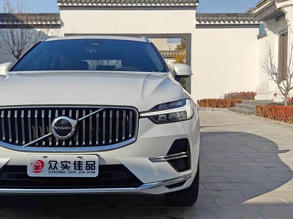 Volvo XC60 2022 — фото 22