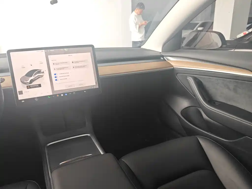 Tesla Model 3 2023 — фото 15
