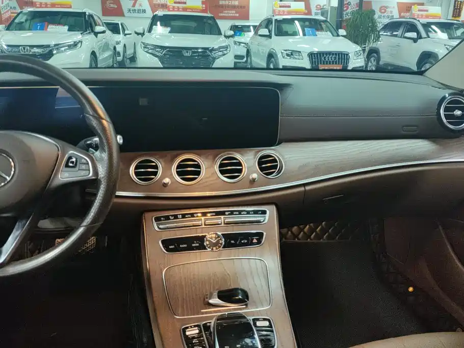 Mercedes-Benz E-Class 2018 — фото 13