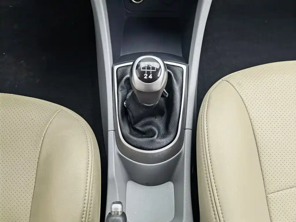 Hyundai Verna 2017 — фото 13