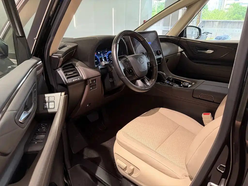 Toyota Alphard 2023 — фото 11