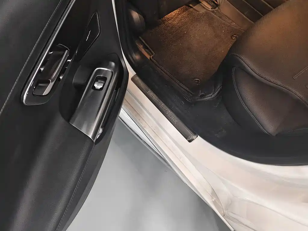 Mercedes-Benz C-Class 2023 — фото 9