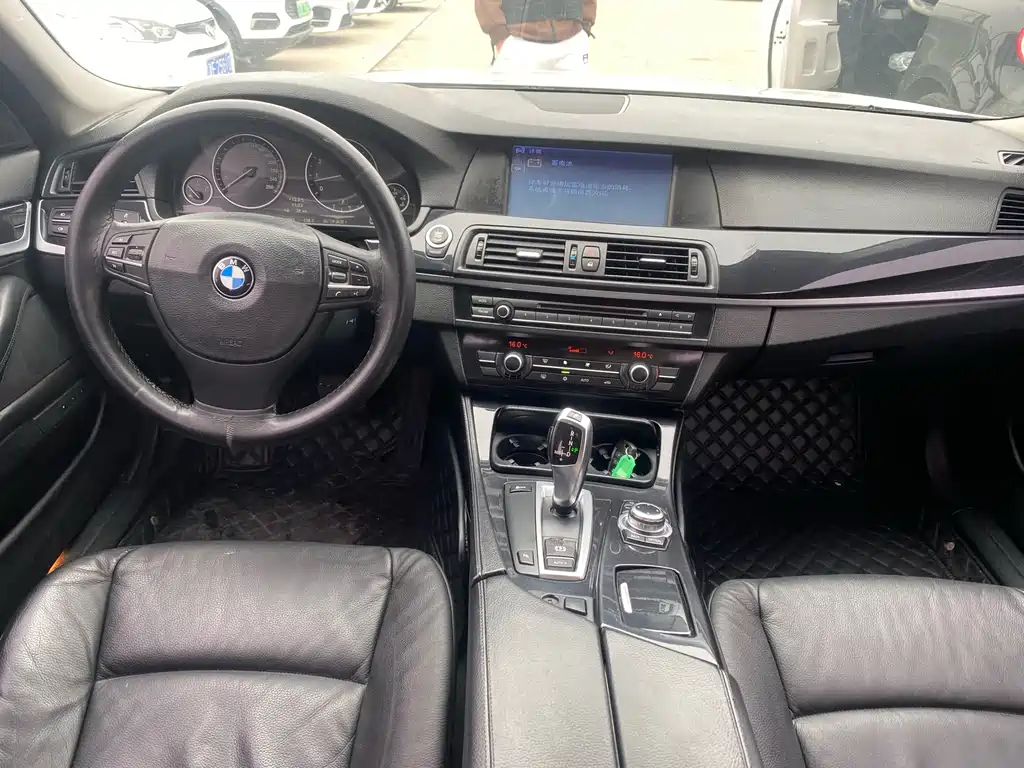 BMW 5 Series 2012 — фото 12