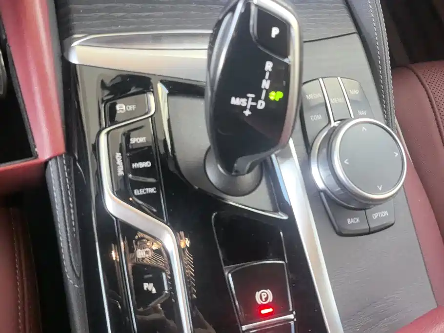 BMW 5 Series New Energy 2022 — фото 16