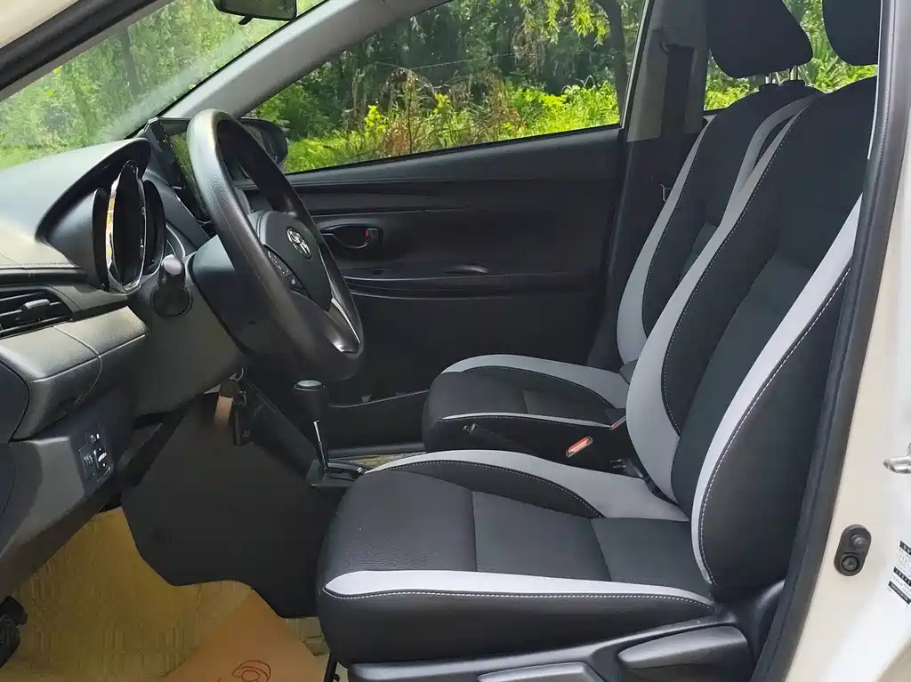 Toyota Yaris L 2023