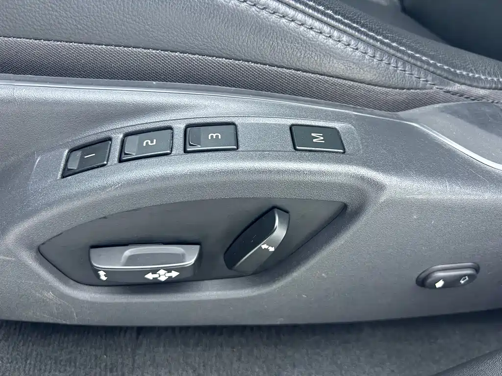 Volvo XC60 2017 — фото 21