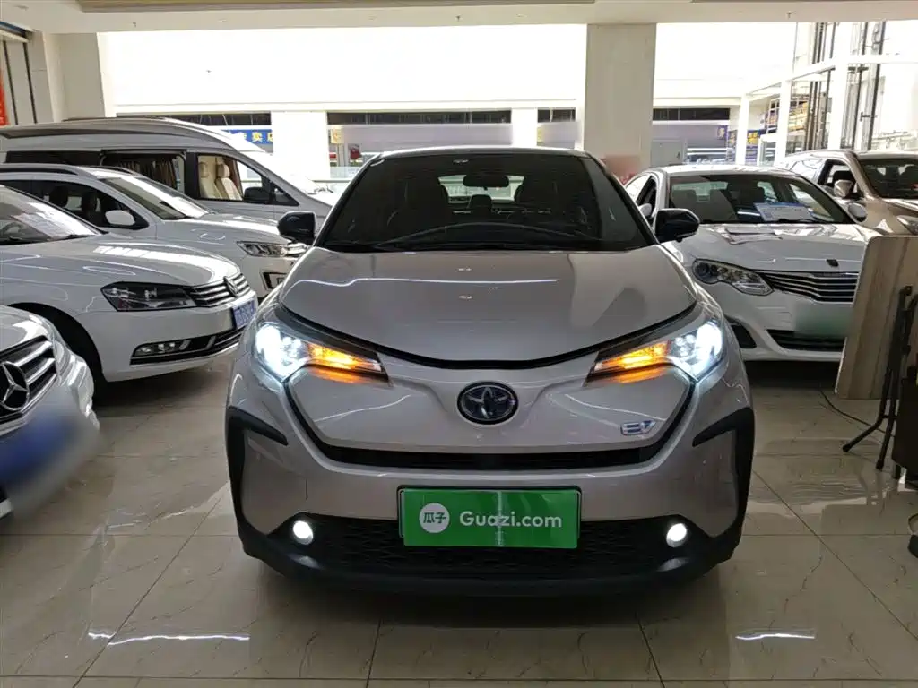 Toyota C-HR EV 2021 — фото 3
