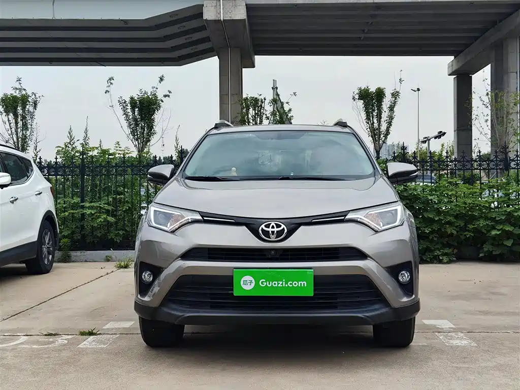 Toyota RAV4 2018 — фото 3