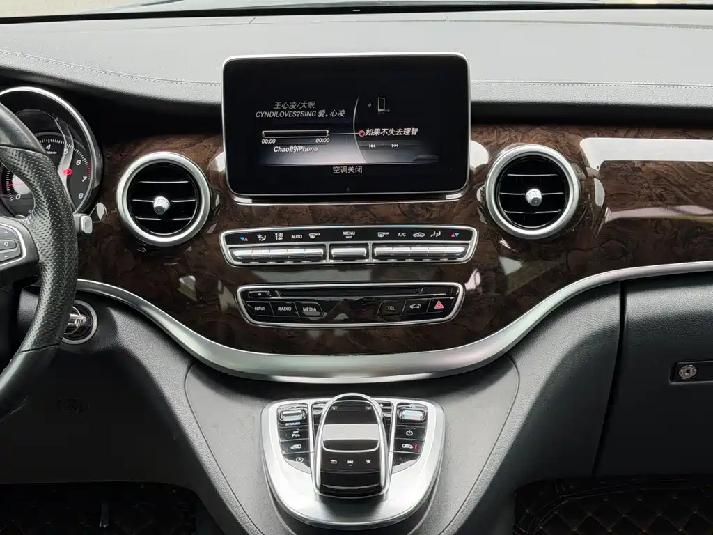 Mercedes-Benz V-Class 2018 — фото 12
