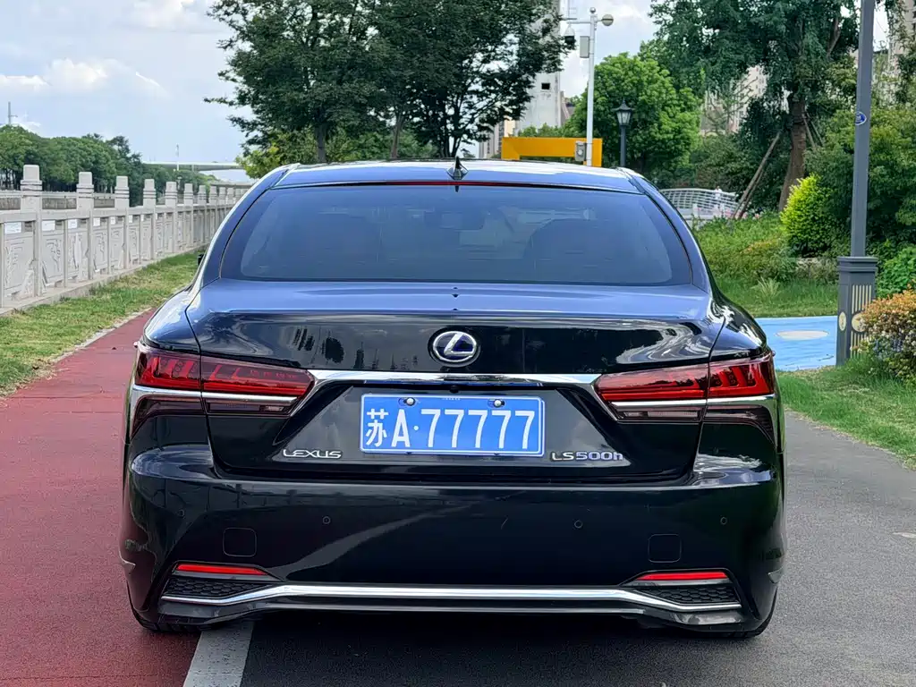 Lexus LS 2019 — фото 10