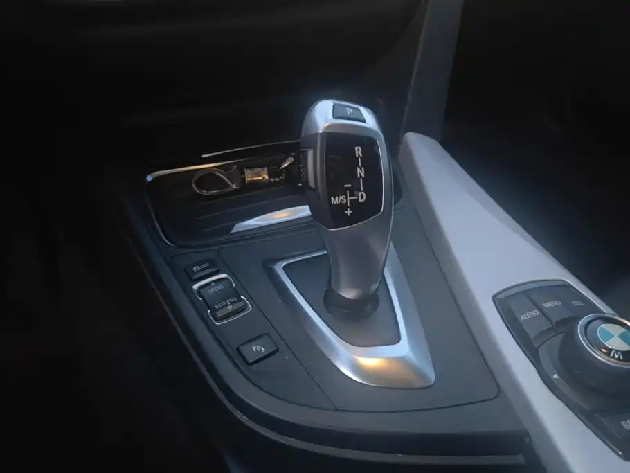 BMW 3 Series 2015 — фото 16