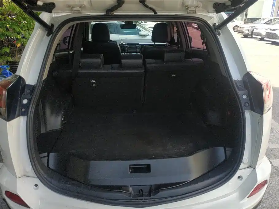 Toyota RAV4 2016 — фото 4