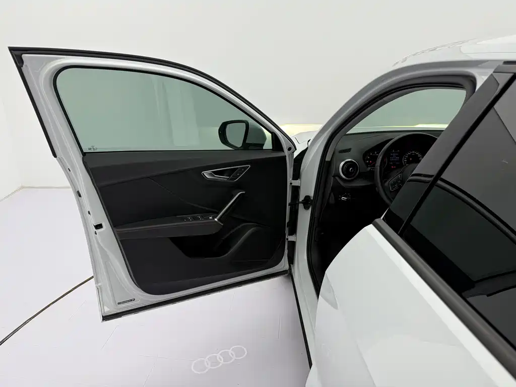 Audi Q2L 2023 — фото 23