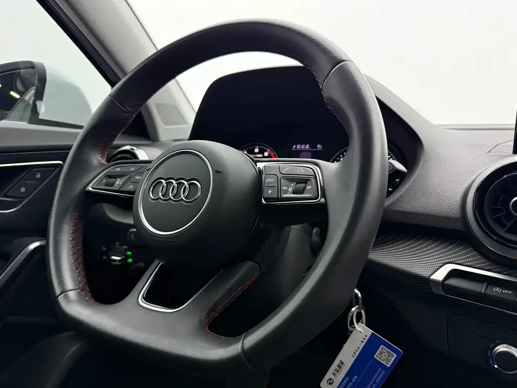 Audi Q2L 2023 — фото 16