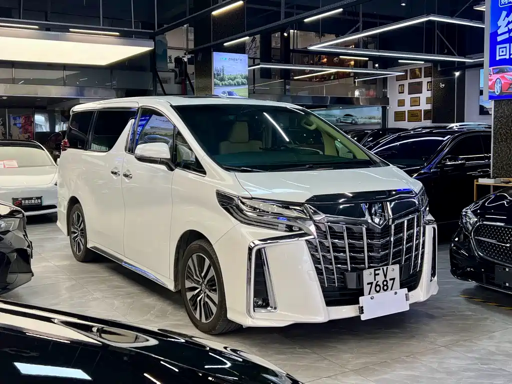 Toyota Alphard 2017 — фото 3
