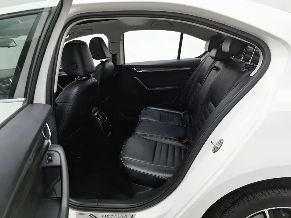 Skoda Octavia 2016 — фото 15