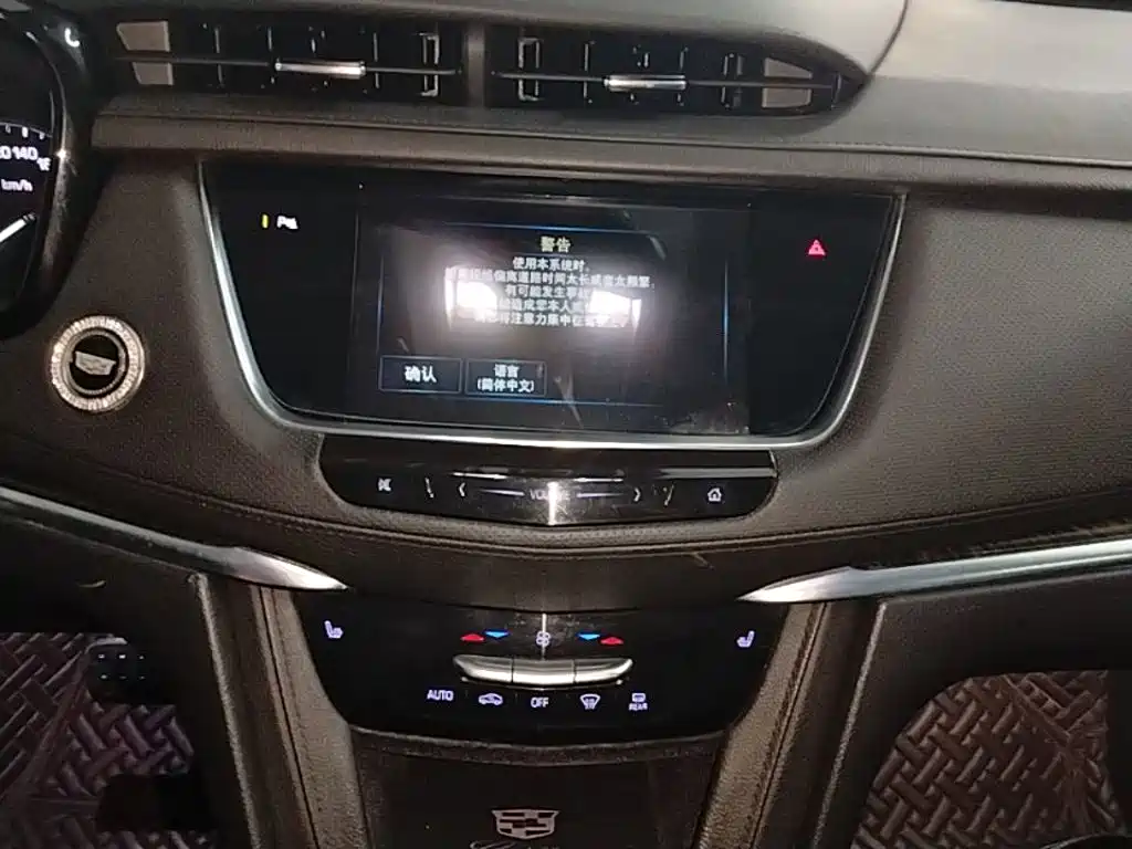 Cadillac XT5 2018 — фото 13