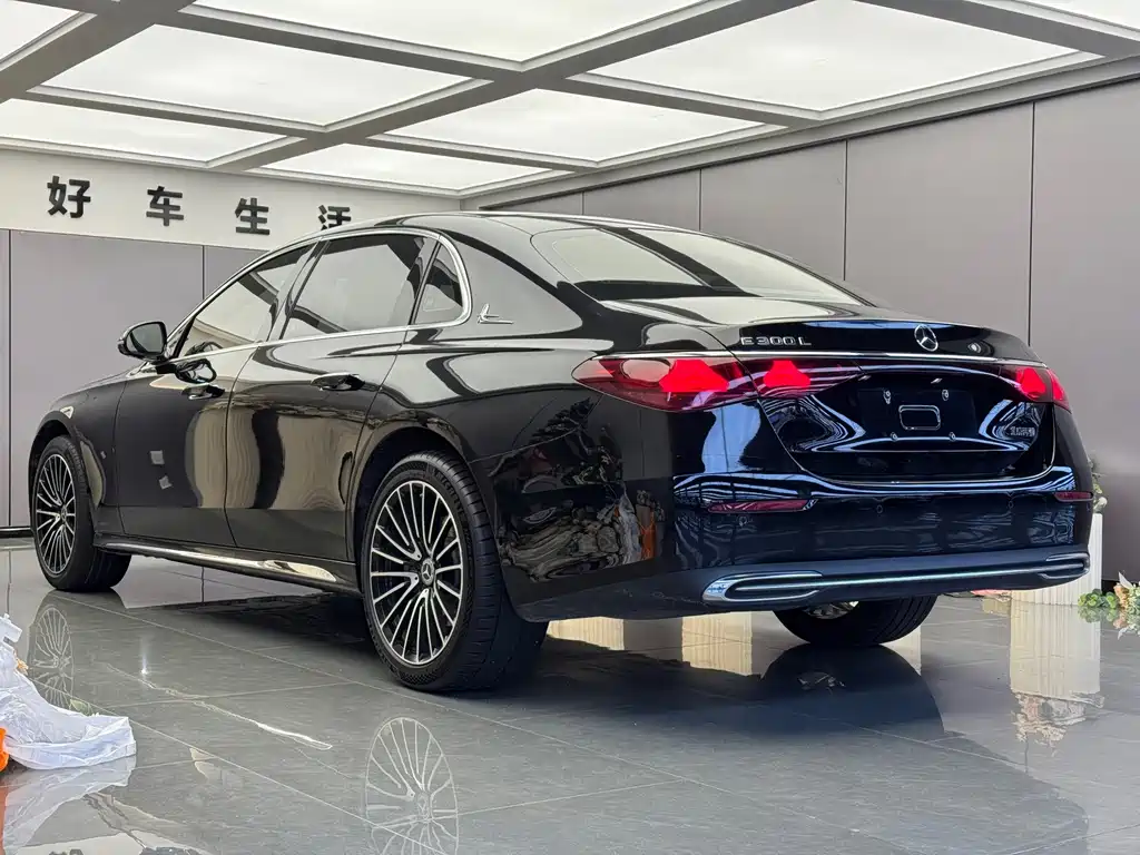 Mercedes-Benz E-Class 2023 — фото 15