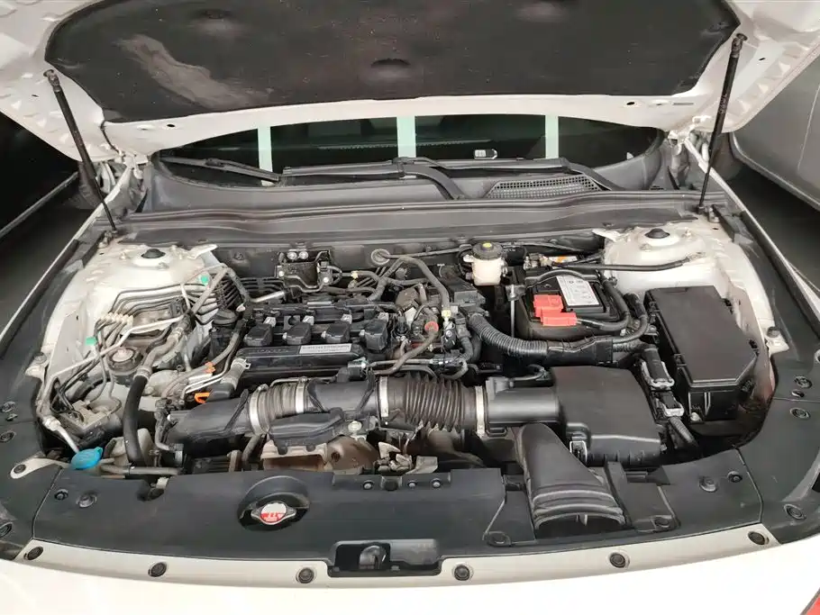 Honda Accord 2018 — фото 10
