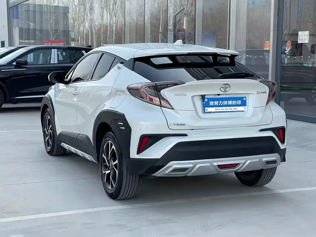 Toyota C-HR 2018 — фото 5