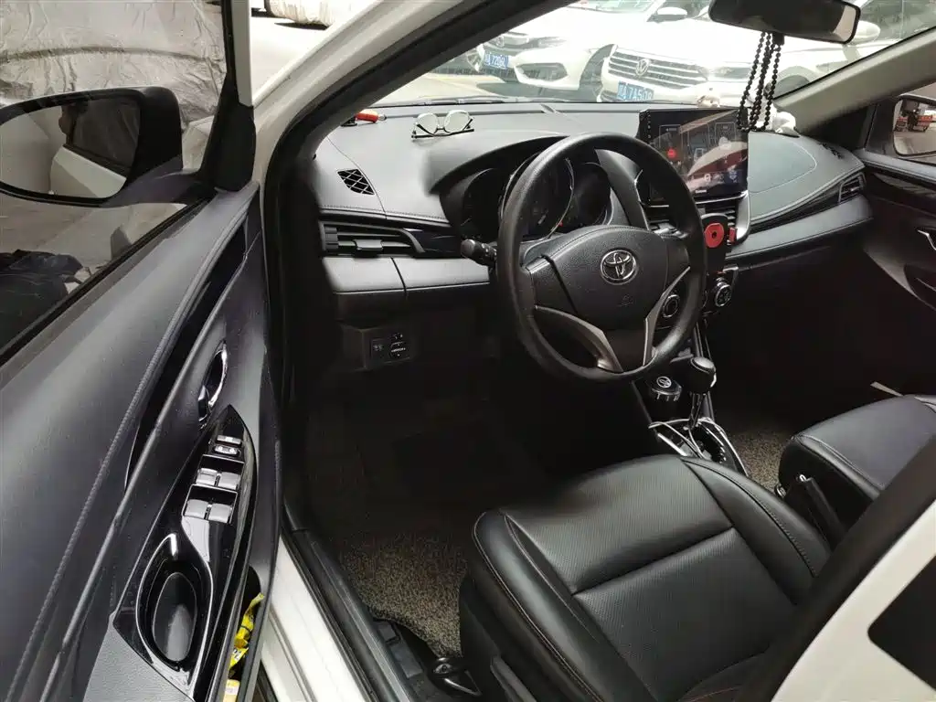 Toyota Yaris L 2021 — фото 12