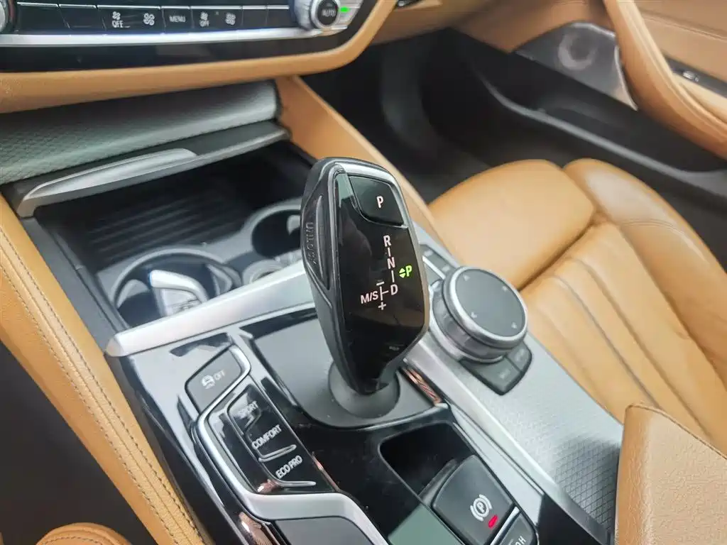 BMW 5 Series 2020 — фото 13