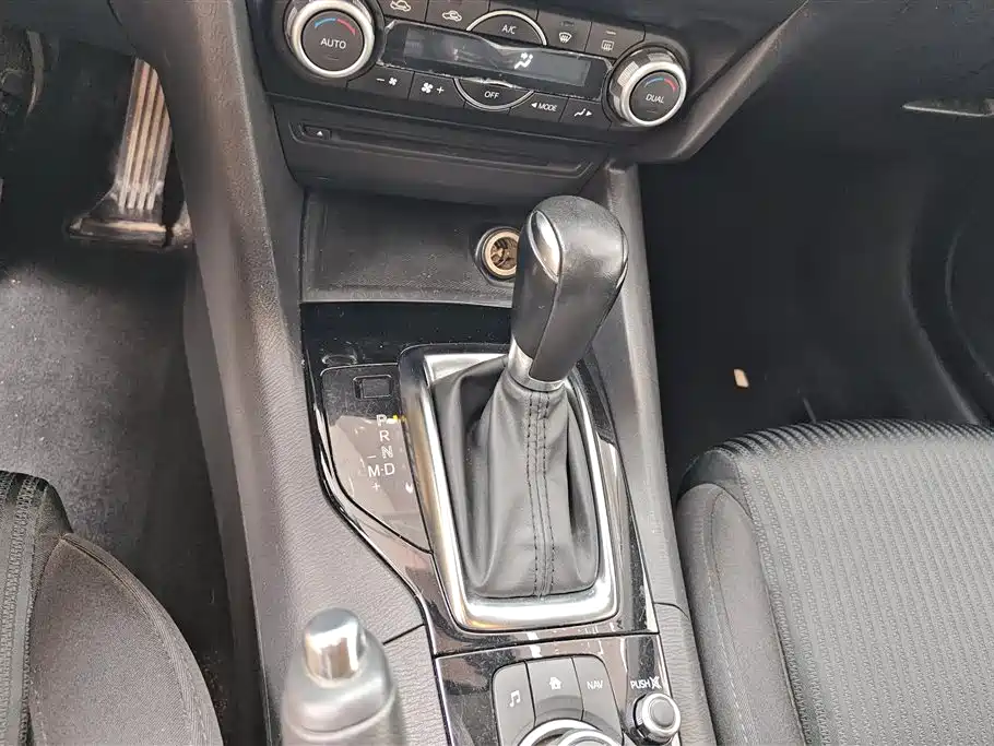 Mazda 3 Axela 2015 — фото 16