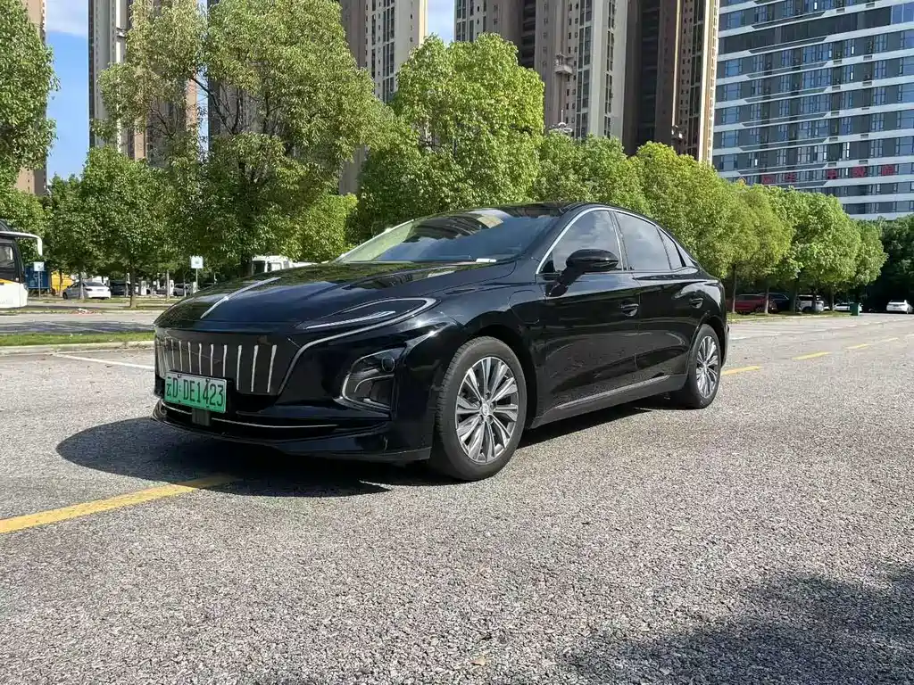 Hongqi E-QM5 2022