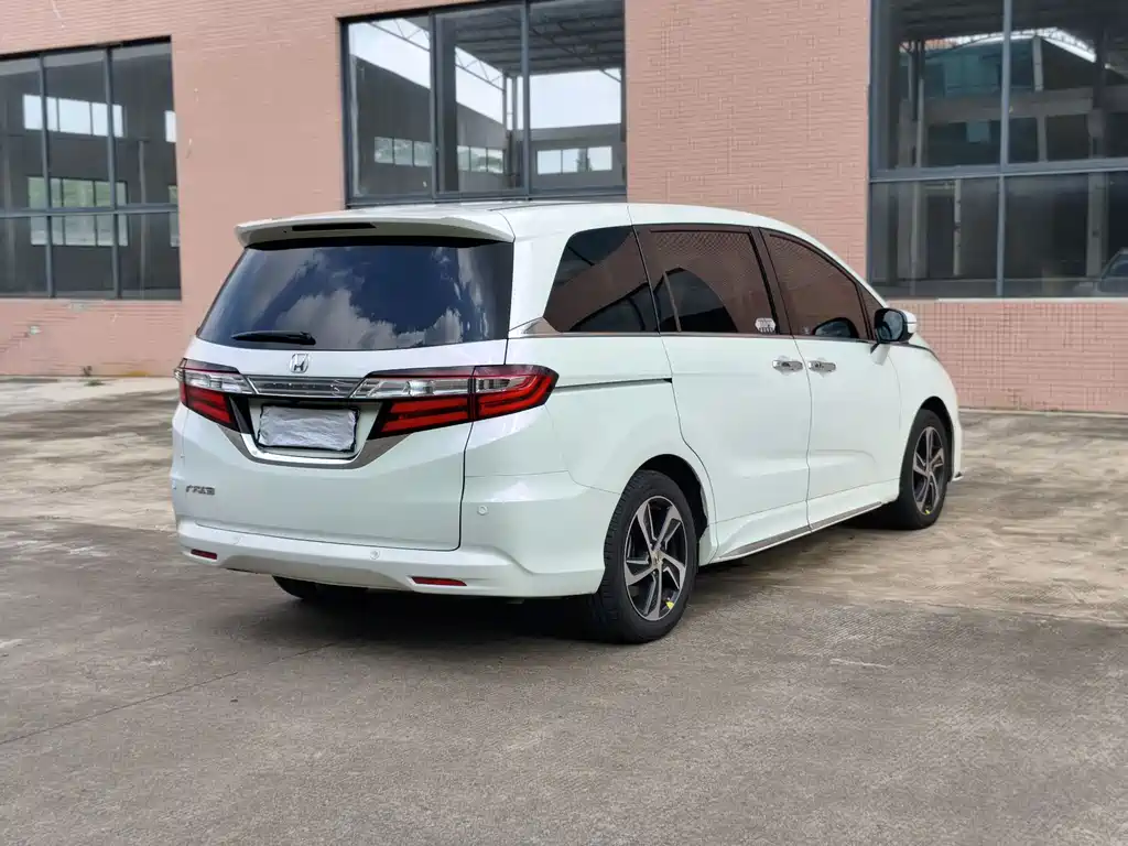 Honda Odyssey 2015 — фото 8