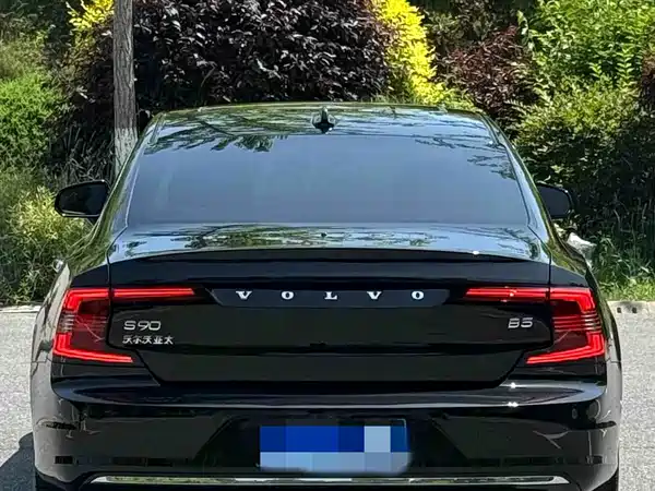 Volvo S90 2023