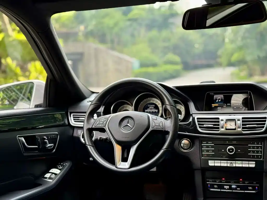 Mercedes-Benz E-Class 2015 — фото 6