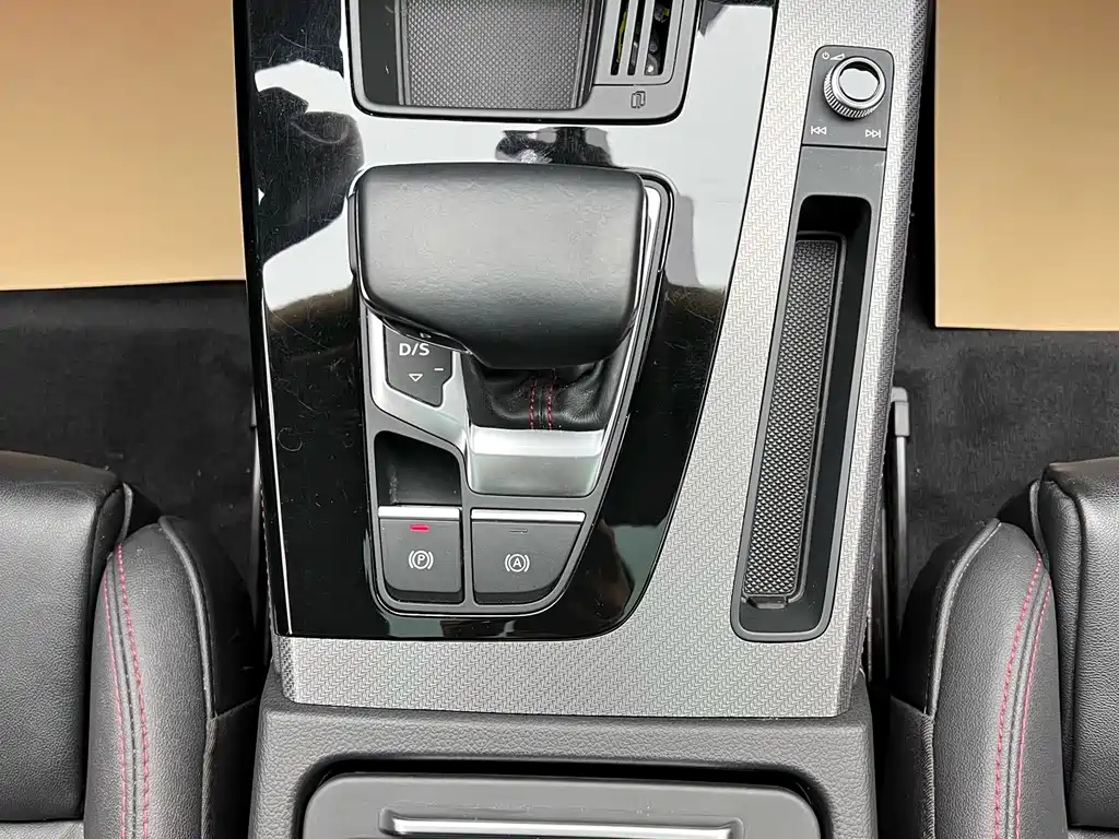 Audi Q5L 2022 — фото 24