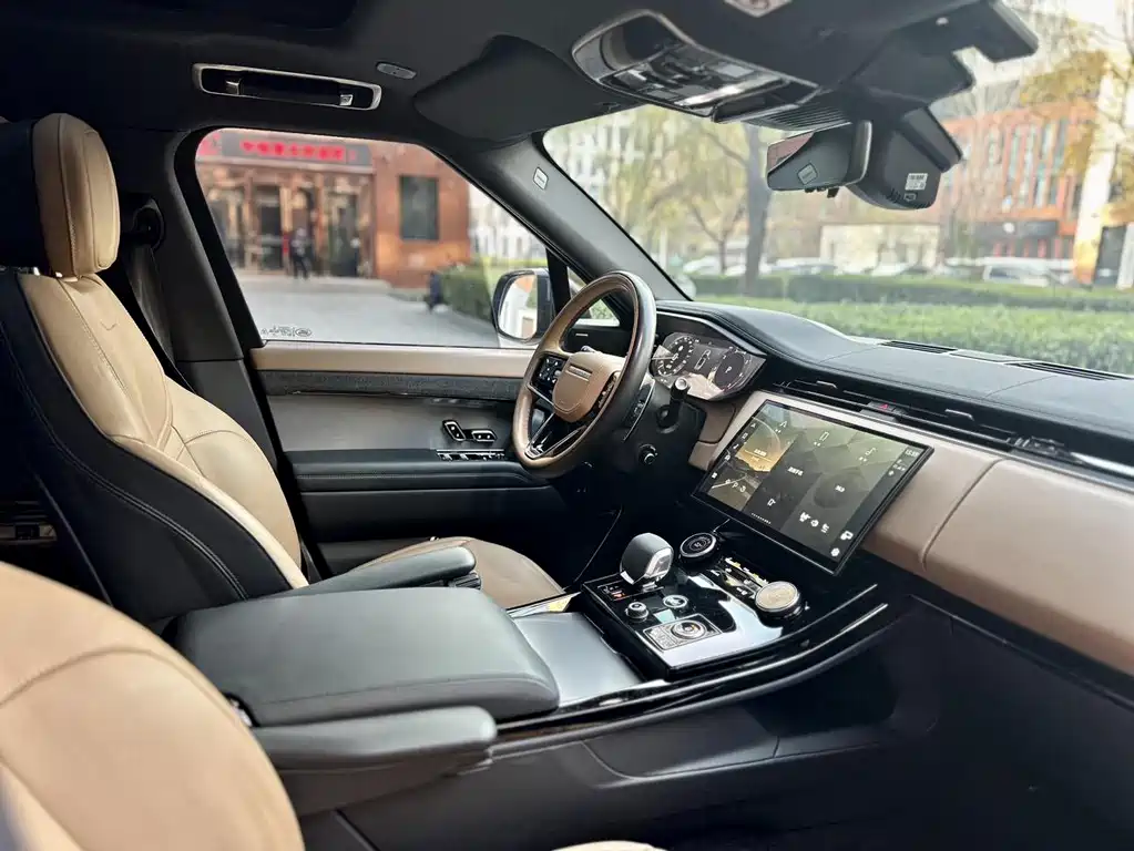 Land Rover Sport 2023 — фото 10