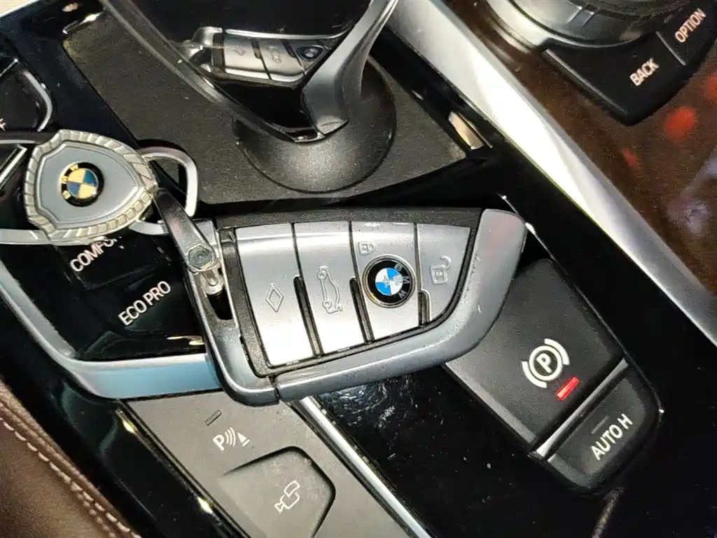 BMW 5 Series 2019 — фото 9