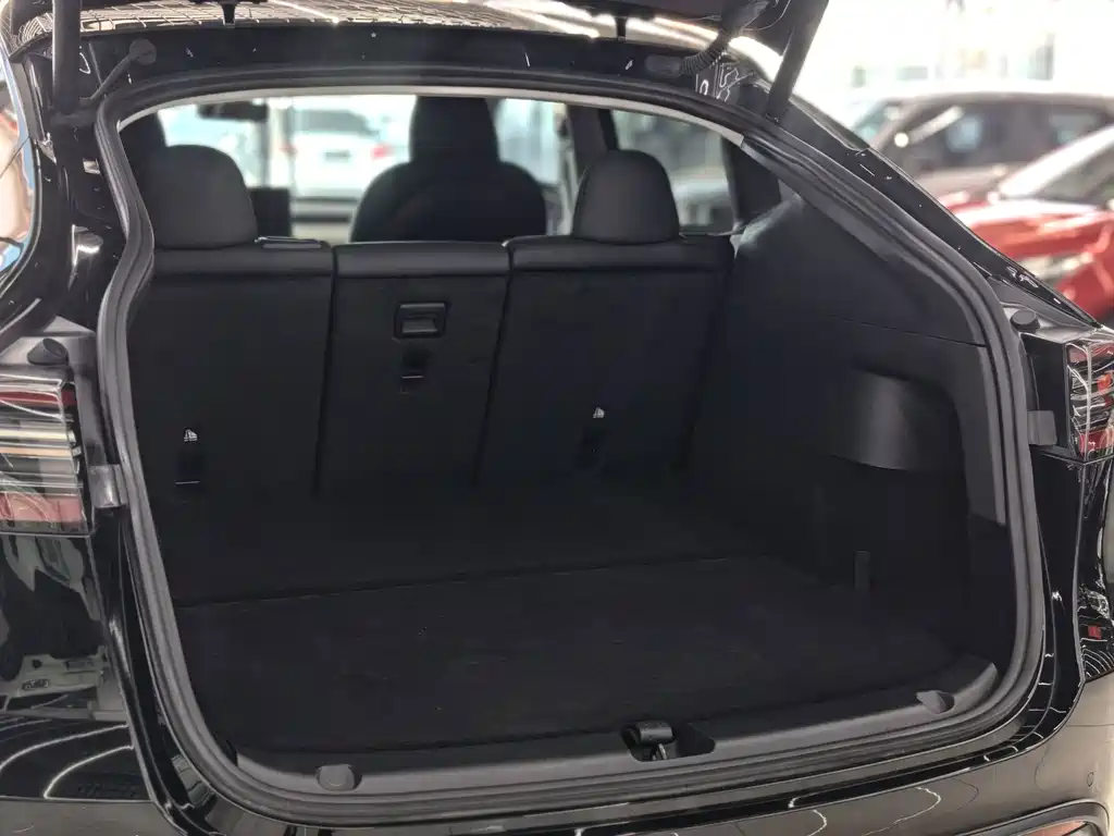 Tesla Model Y 2023 — фото 10