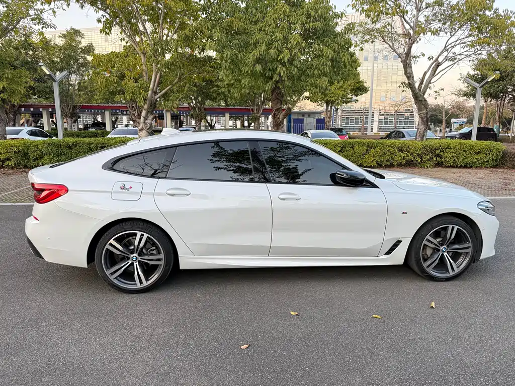 BMW 6 Series GT 2022 — фото 11
